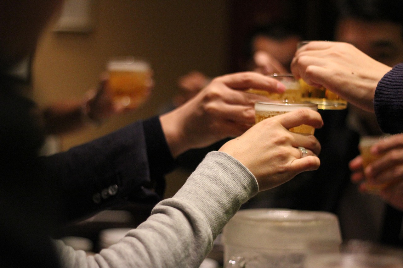 耳つぼダイエットで健康的に食事とお酒を楽しもう!